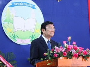 Le président Truong Tan Sang à la rentrée scolaire au lycée Bui Thi Xuan à Da Lat - ảnh 1